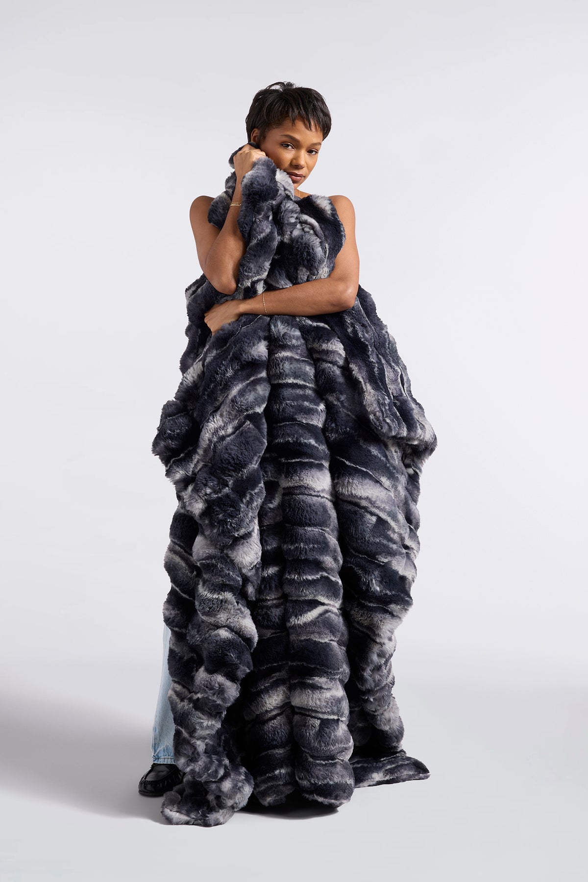 No. 013 Charcoal Wash | Weighted